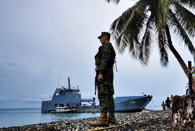 Buque de la Armada Colombiana ARC Golfo de Tribugá, que llevará 18 toneladas de basura desde la isla de Gorgona, hasta el municipio de Guapi en el Cauca. Esta jornada se realiza en el marco de la COP16. Fecha 29 de septiembre de 2024. Foto Jorge Orozco / El País