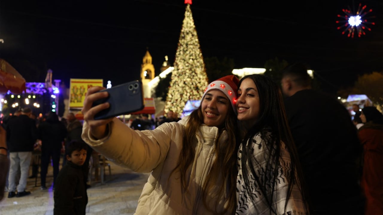 Las frases navideñas refuerzan la conexión emocional entre familiares y amigos durante las celebraciones de fin de año