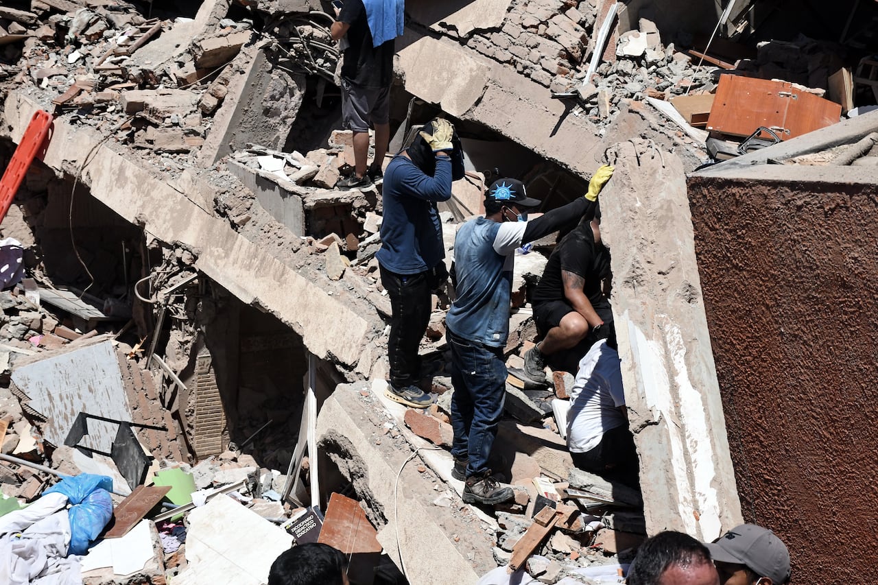 Terremoto en Cali, edificio Torres del Limonar en el sur de la ciudad, con magnitud 7.2 de escala de Richter, epicentro en San José del Palmar en Choco, Foto José L Guzmán. El País.