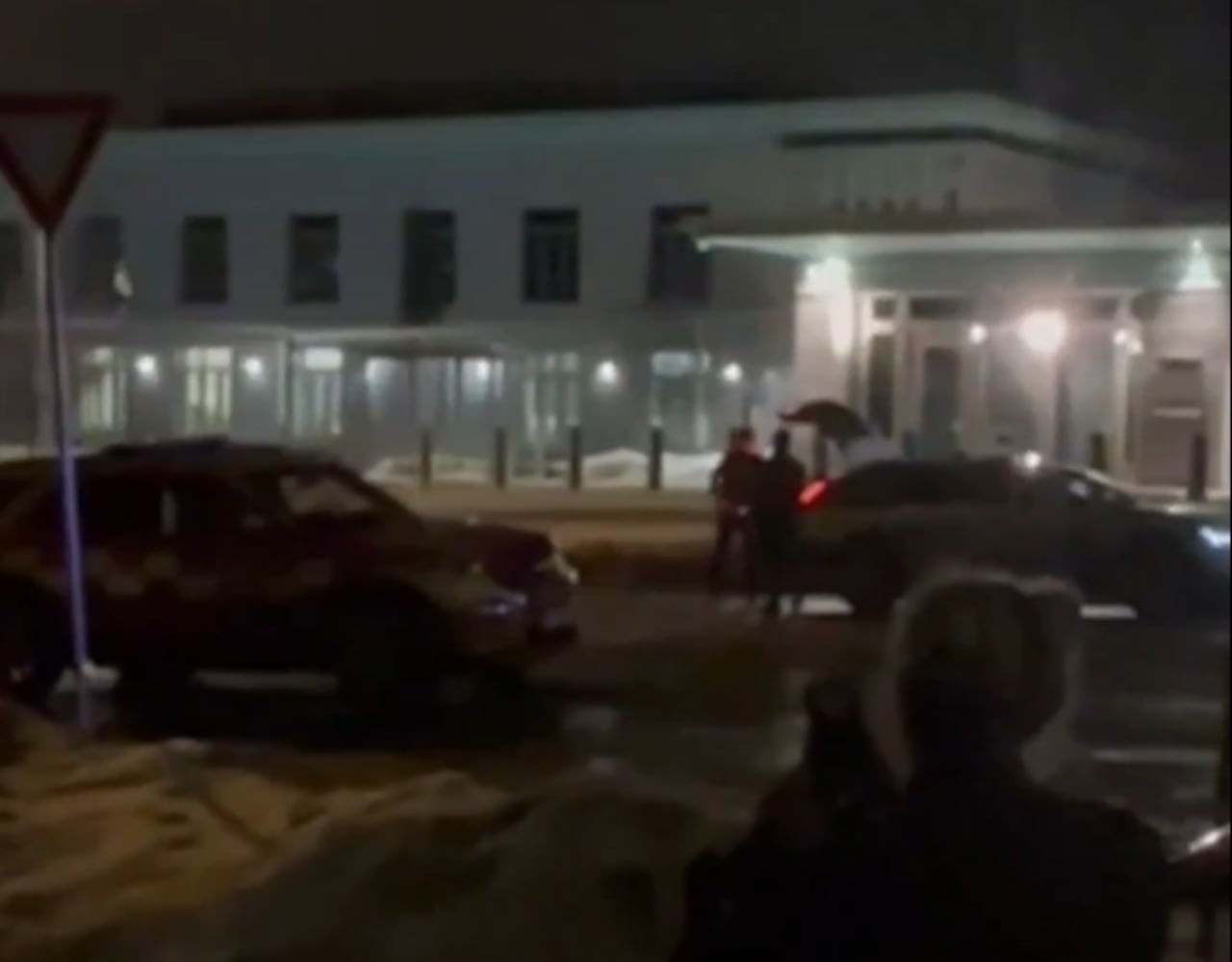 Reportan explosión frente a la Embajada de Estados Unidos en Oslo, Noruega.