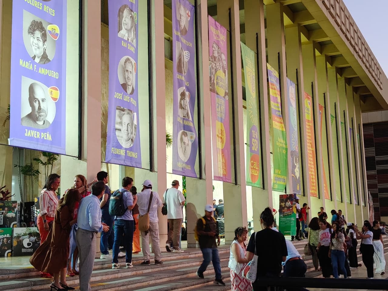 La Biblioteca Departamental Jorge Garces Borrero, hubicada en la Manzana del Saber en Cali. Foto Jorge Orozco.
