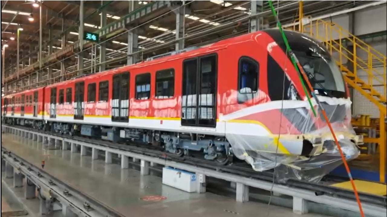 Primer tren del metro de Bogotá.