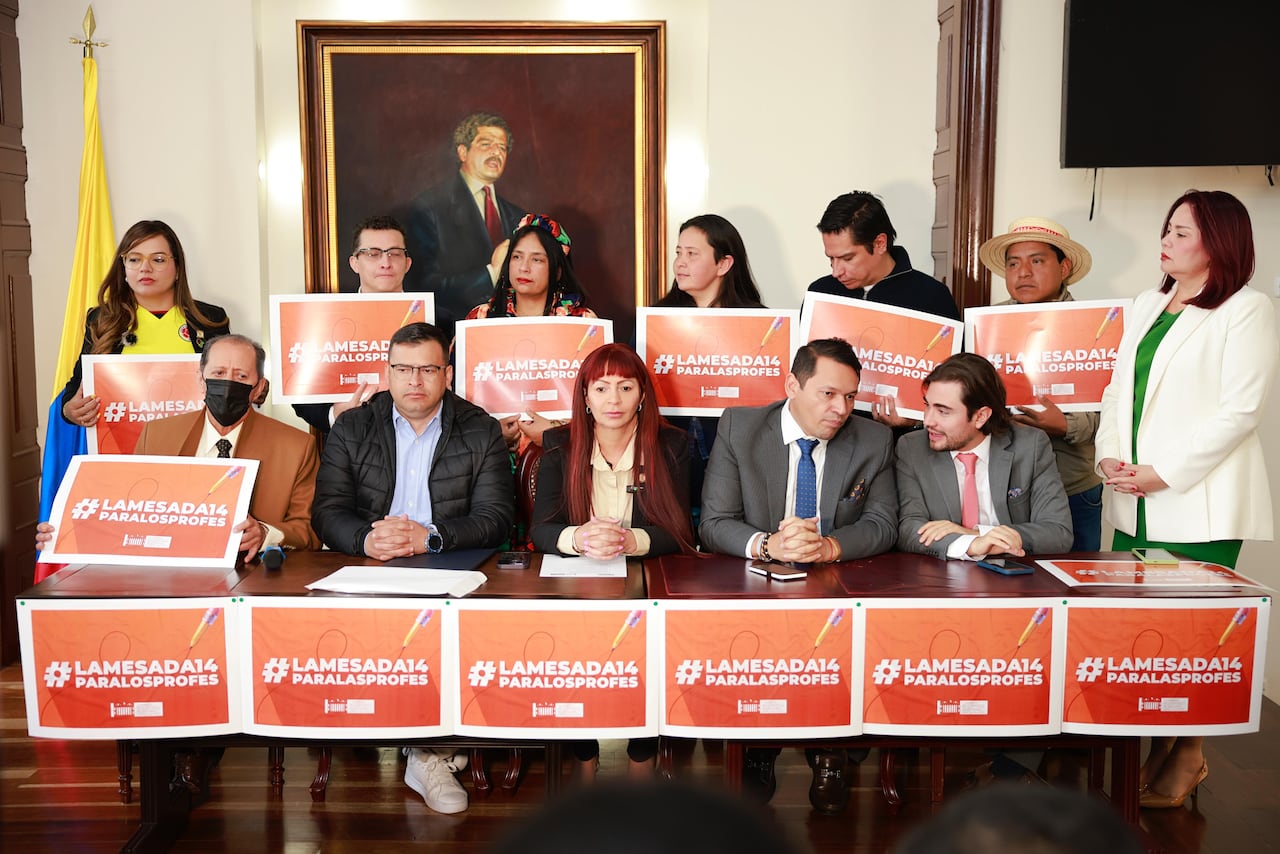 Ingrid Aguirre, Alejandro Ocampo y otros congresistas que respaldaron la iniciativa.