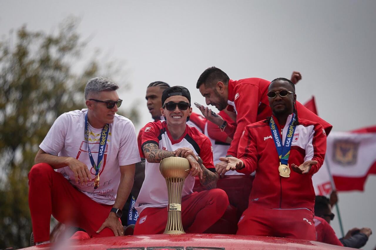 Santa Fe llegando a la capital con el trofeo de la Liga Betplay.