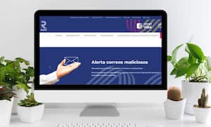 La actualización de los datos del RUNT se deben hacer a través de la página web.