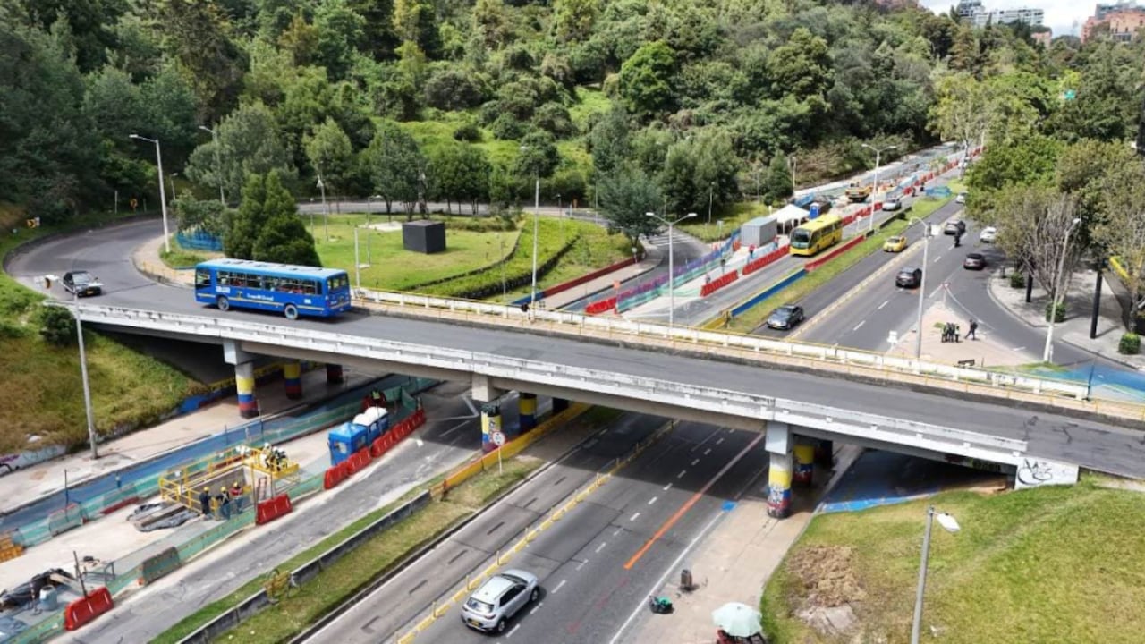 Puente de la calle 100 con carrera séptima en Bogotá.