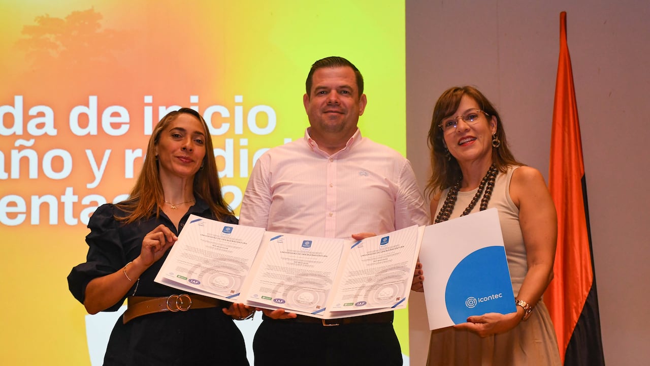 La certificación Icontec reconoce el compromiso integral de la universidad con la excelencia académica, la sostenibilidad ambiental y el bienestar de toda su comunidad universitaria.