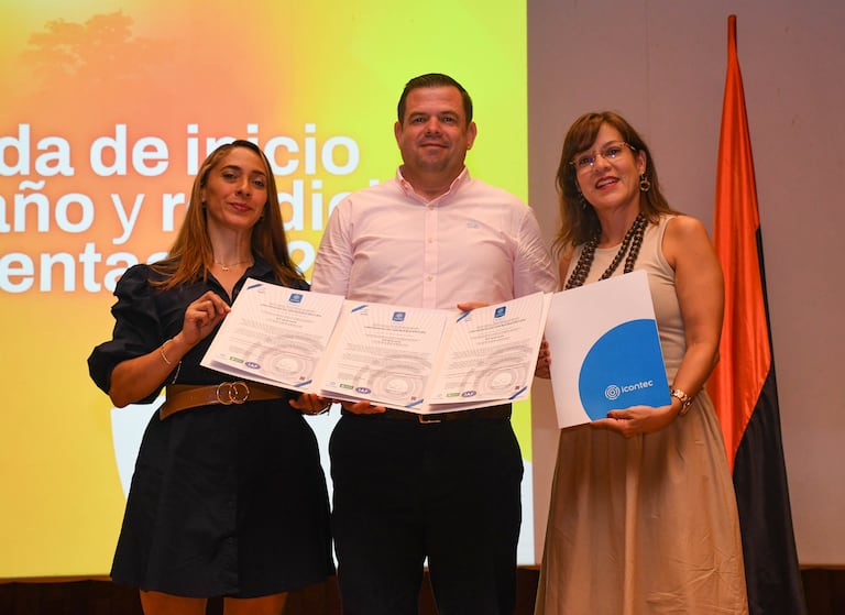 La certificación Icontec reconoce el compromiso integral de la universidad con la excelencia académica, la sostenibilidad ambiental y el bienestar de toda su comunidad universitaria.