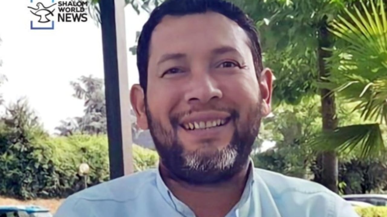 Rodrigo Grajales Gaviria, sacerdote colombiano de 45 años, se recupera tras ser apuñalado.