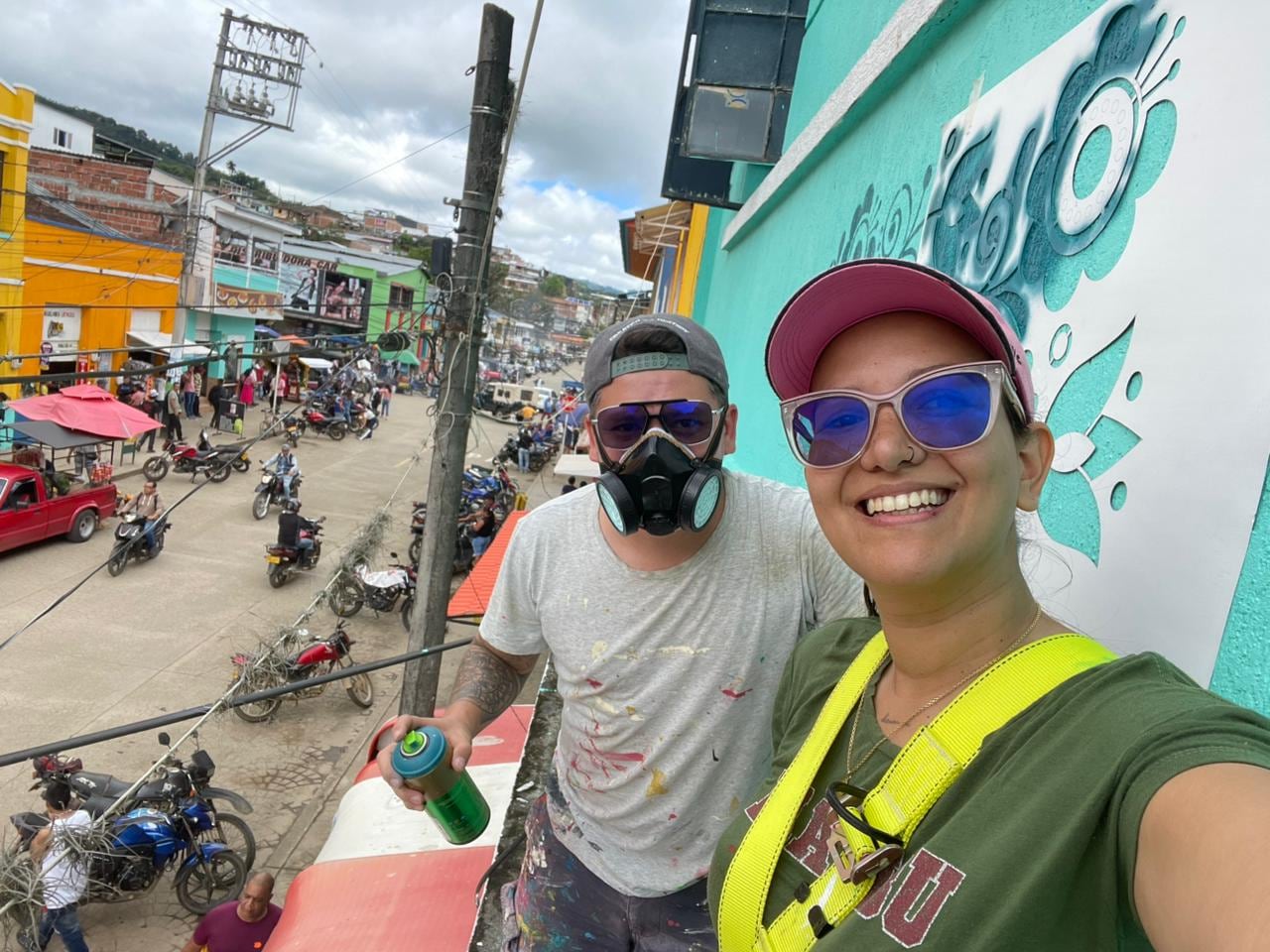 Cristian García y Lizeth Gómez Rodas llevaron su experiencia en diseño visual a las calles del Valle del Cauca.