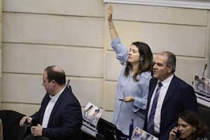 Paloma Valencia y Carlos Felipe Mejía, senadores del Centro Democrático.