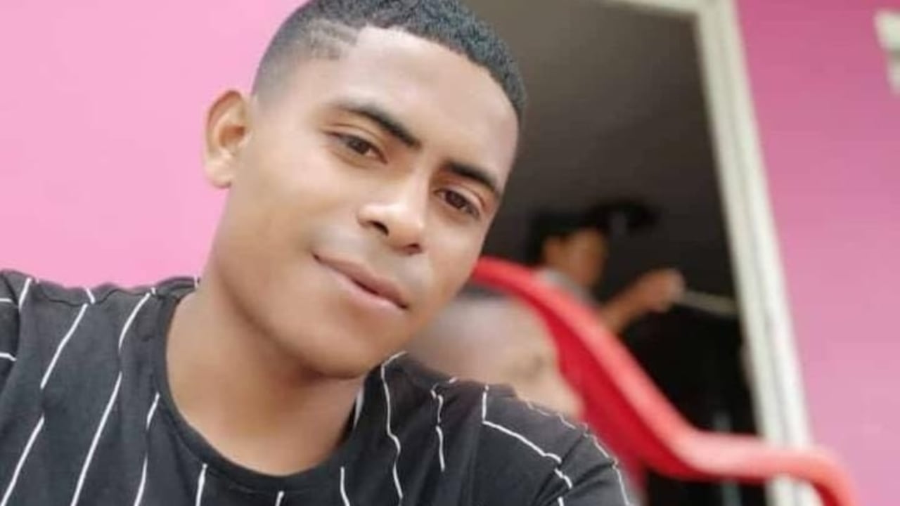 Derian Alejandro Dorado González residía en la ciudad de Cali, y aprovechando el pasado fin de semana, viajó a Padilla para visitar a unos familiares, al parecer cruzó una línea invisible. de la zona rural de este municipio nortecaucano.