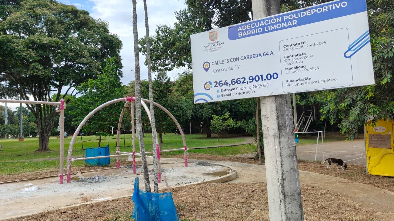 El cartel informativo del proyecto señala una inversión cercana a los $265 millones y una fecha de entrega fijada para febrero de 2026.