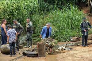 El Alcalde de la ciudad Alejandro Eder estuvo en diferentes puntos, revisando los daños ocasionados por las fuertes lluvias del pasado miércoles en Santiago de Cali.