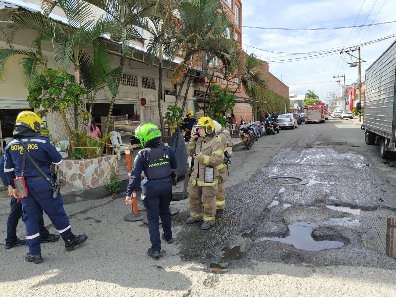 La situación ha obligado a la evacuación de su personal y el de empresas cercanas.