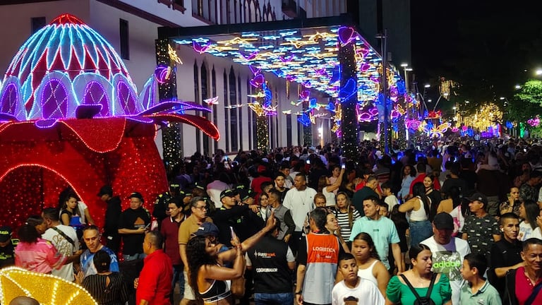 El trayecto del alumbrado iniciará en el Bulevar del Río, avanzará por la Plaza de Cayzedo y culminará en la Calle Quinta, conformando un corredor luminoso que funcionará como escenario de un espectáculo cultural y tecnológico .