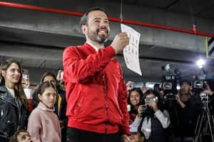 Descubra el enigma detrás del salario del recién elegido alcalde de Bogotá.
