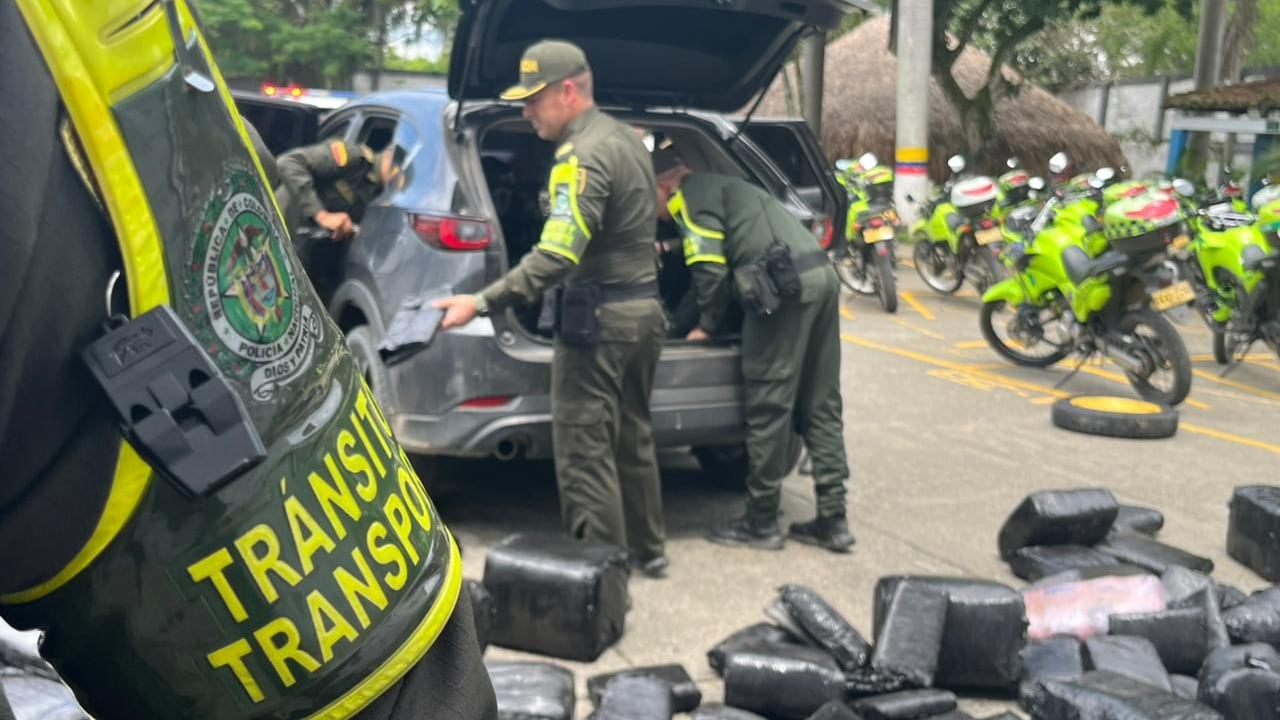 Incautación de Marihuana en la vía Cali - Andalucía.