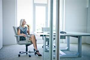 Foto referencia sobre permanecer sentado.