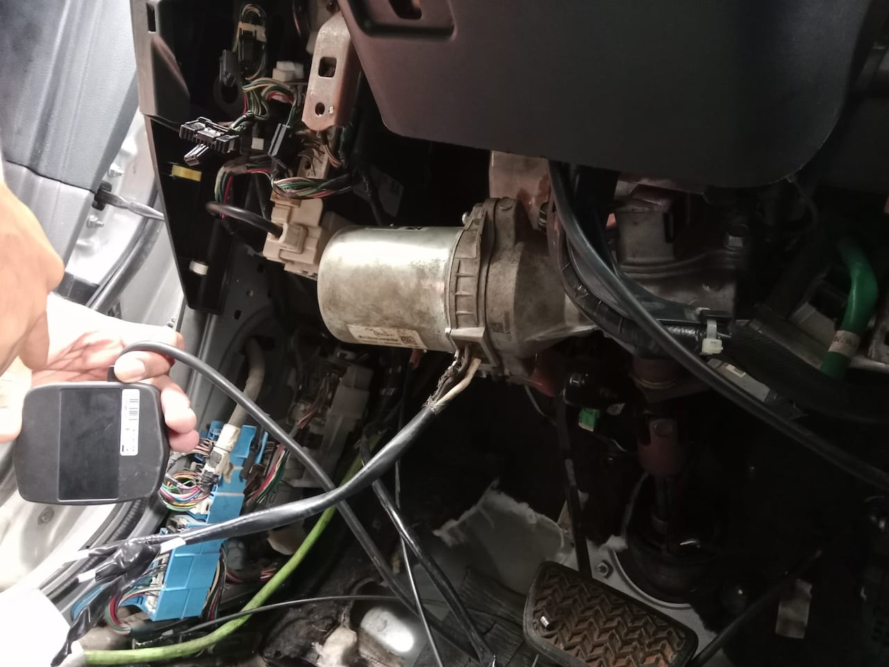 De acuerdo con los policías, los responsables de este hecho edificaron un sistema de activación de los cinco cilindros a control remoto, el cual falló al momento del ataque.