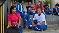 Estudiantes del Centro de Conocimiento e Innovación Bahía de Buenaventura participan en un modelo educativo integral que articula formación académica, arte, tecnología y desarrollo personal en uno de los entornos más vulnerables de la ciudad.
