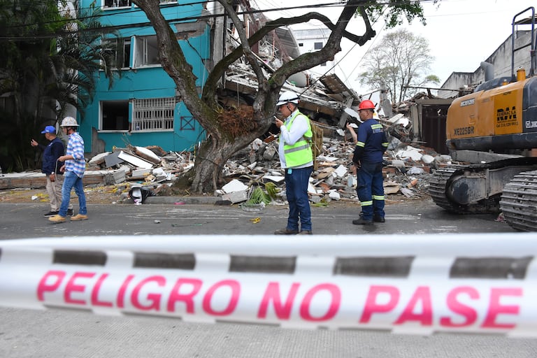 Demolición del Edificio María Mercedes en el barrio Cuarto de Legua.
