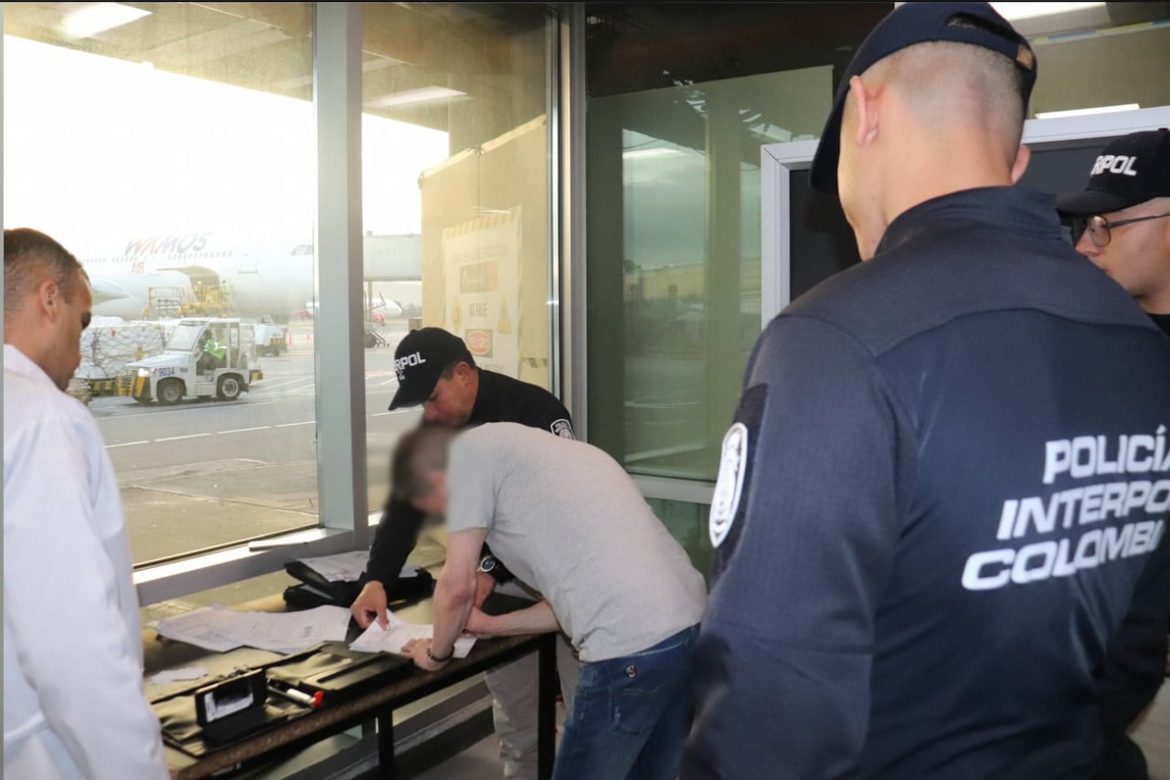 Alias ‘Chuqui’, cabecilla del Tren de Aragua, momentos antes de ser entregado a los agentes de los US Marshals para su traslado a Estados Unidos.