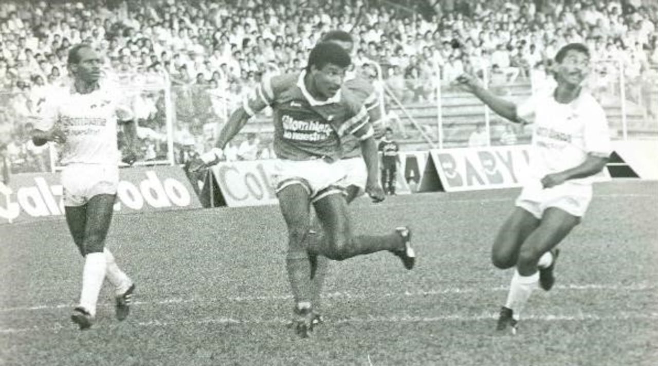 Carlos Enrique ‘La Gambeta’ Estrada (izq).