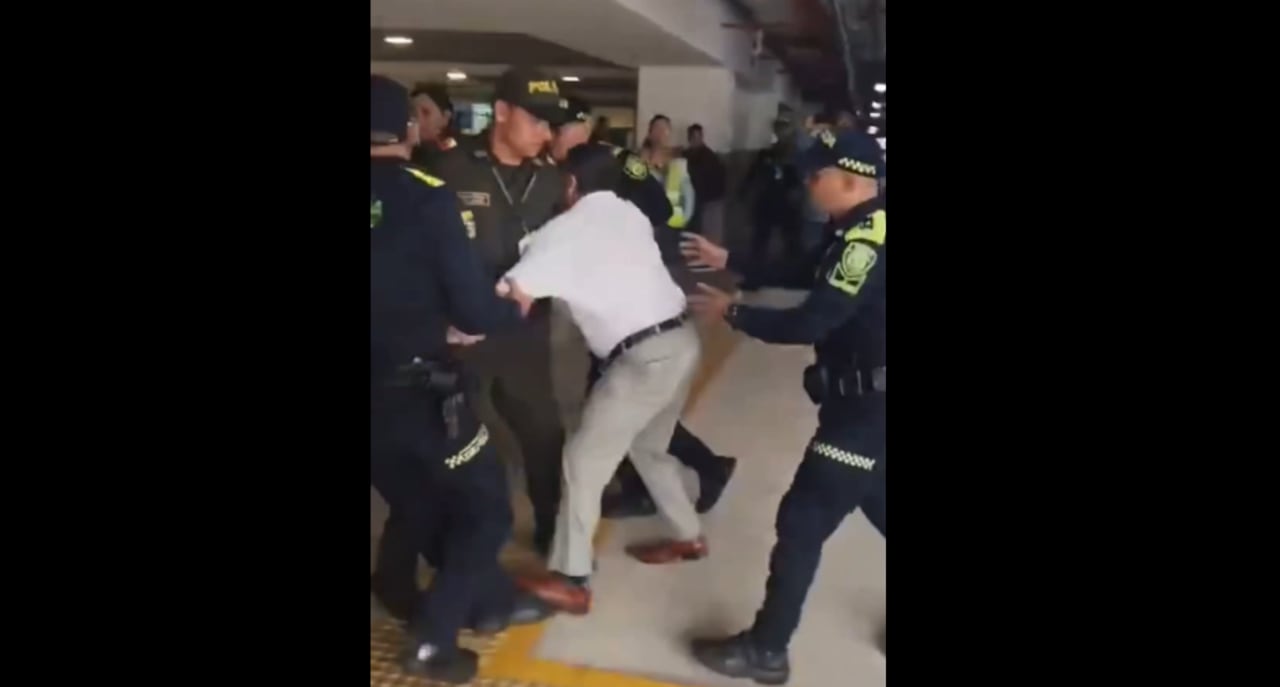 Hugo Ospina, líder de taxistas en Bucaramanga recibió comparendo.