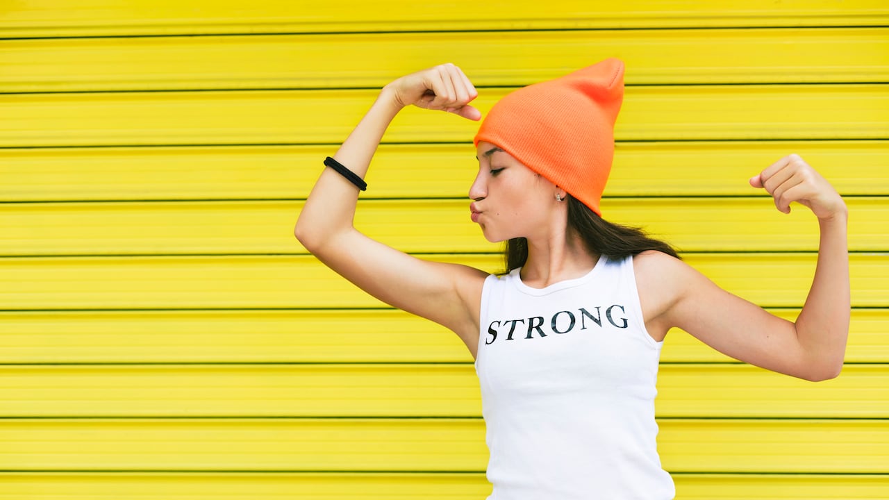 Explorando el poder de la motivación femenina, se presentan las 10 frases más inspiradoras para conectar con la guerrera interior de cada mujer, recordándoles su fuerza y capacidad única.