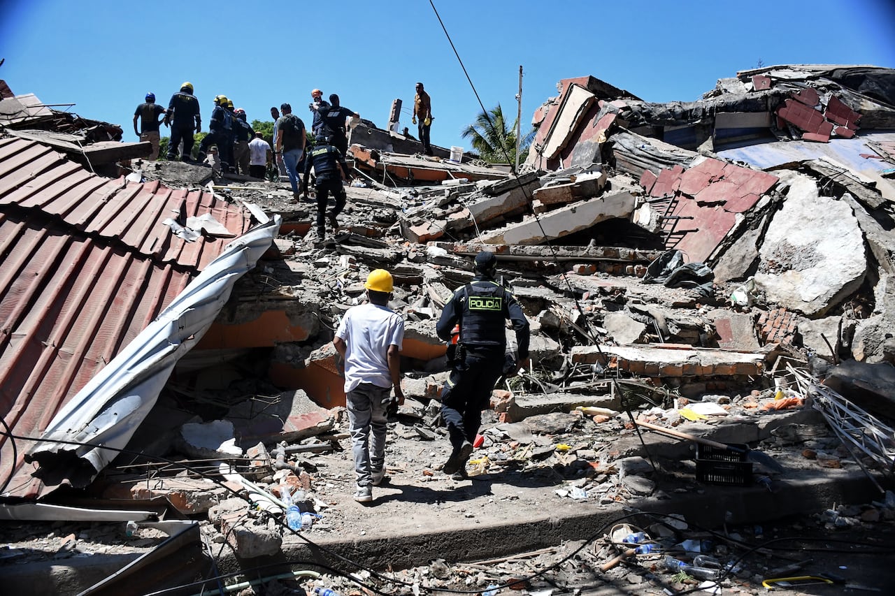 Terremoto en Cali, edificio Torres del Limonar en el sur de la ciudad, con magnitud 7.2 de escala de Richter, epicentro en San José del Palmar en Choco, Foto José L Guzmán. El País.