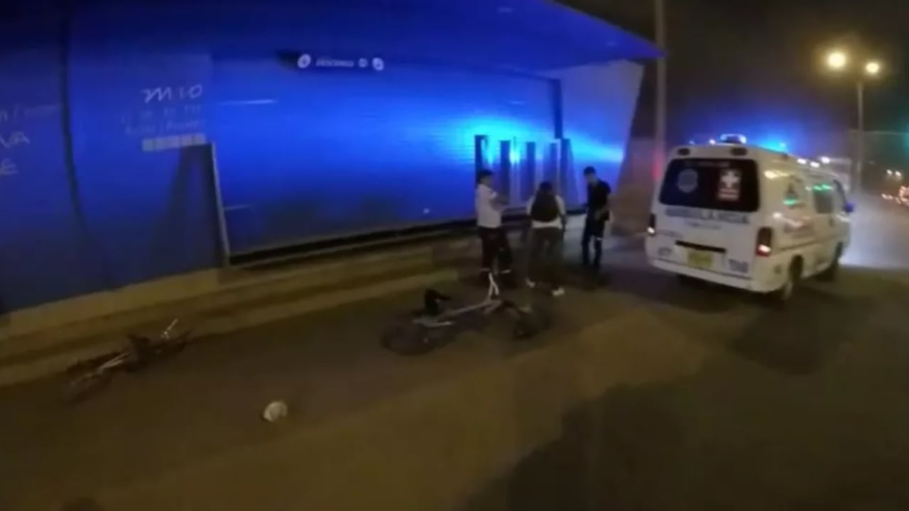 Increíble: una ambulancia que habría atropellado a un ciclista en Cali no tendría Soat al día.