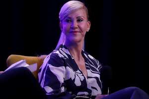 Telepacífico lanza su nueva programación con el conversatorio "El Valle del Cauca sus costumbres y tradiciones" con el escritor Gustavo Álvarez Gardeazabal, la gobernadora Dilian Francisca Toro y el director de la biblioteca departamental Fernando Tamayo.