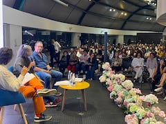 El recinto se colmó de invitados, gente de la cultura y el arte, que acudieron a la cita de la lectura dramática de Cien Años de Soledad. Marleyda Soto interpretó a Úrsula Iguarán, y conmovida, recibió los aplausos.