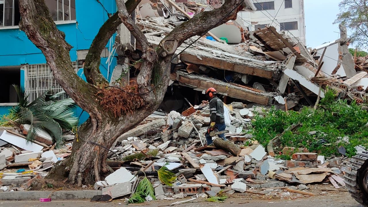 La demolición comenzó en el Edificio María Mercedes.