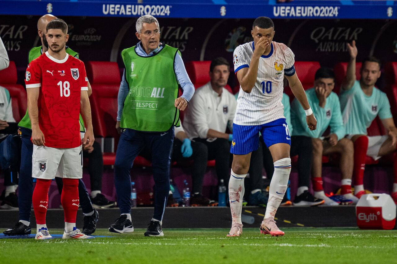 Mbappé se llevó el reproche de todo el estadio.