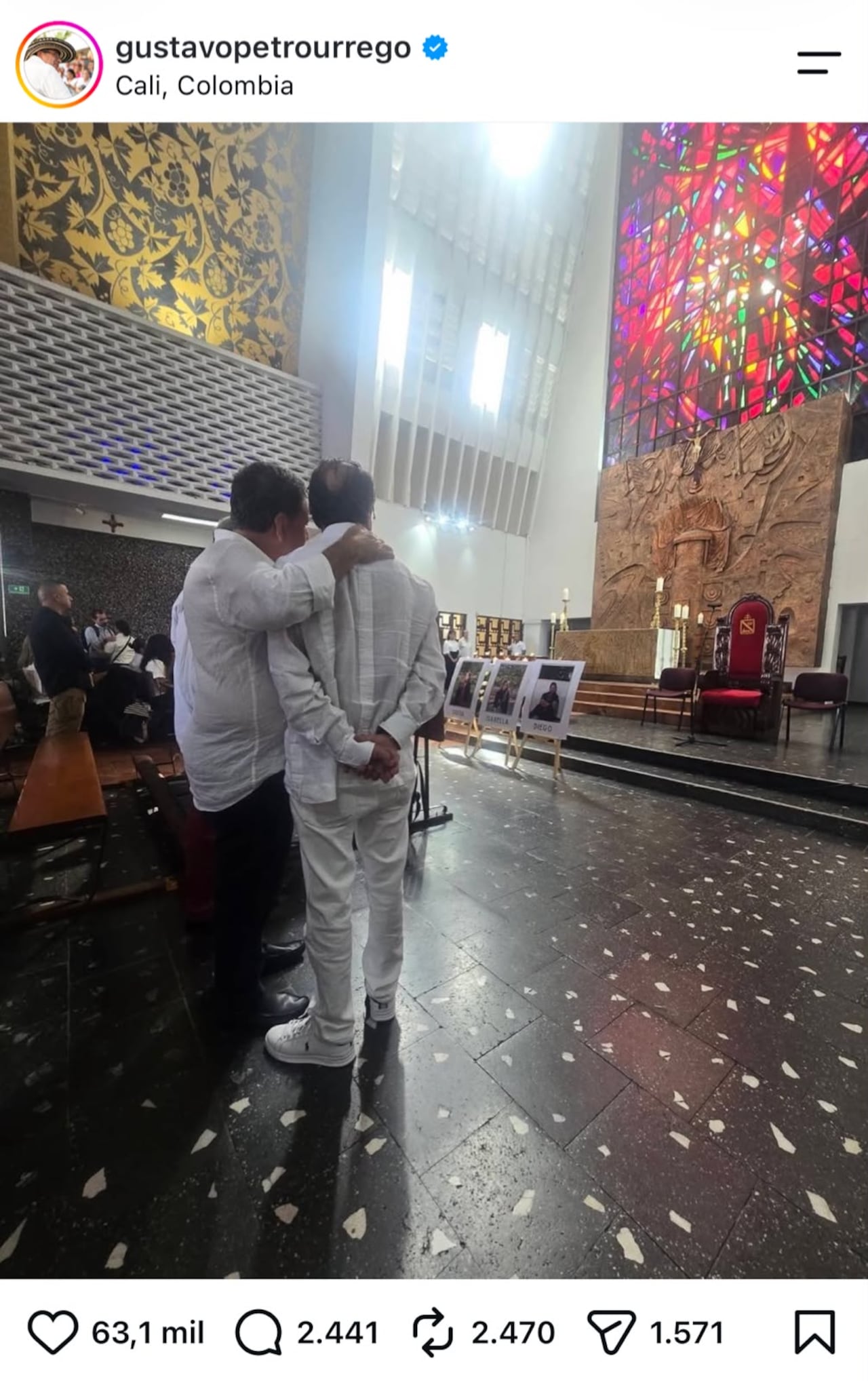 Publicación de Gustavo Petro en la misa por la familia de Ana María Saavedra.