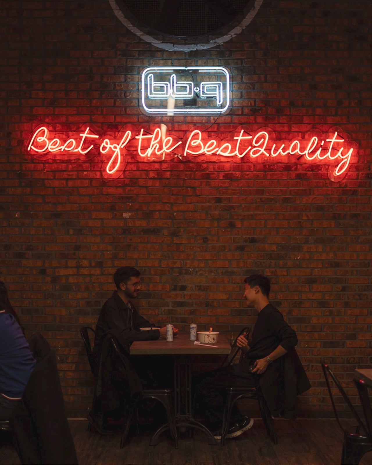 El restaurante está ubicado en el barrio El Poblado de Medellín.