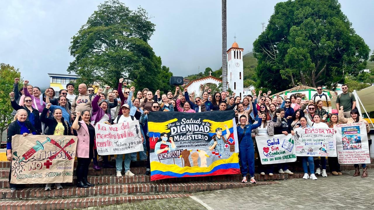 Las autoridades y el magisterio establecieron un cronograma de dos meses para normalizar la atención y mejorar la plataforma de servicios médicos.