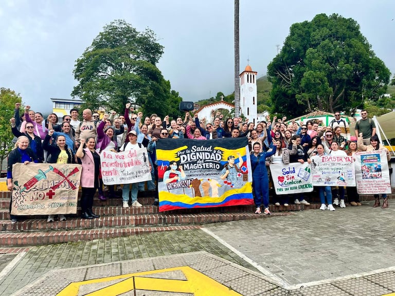 Las autoridades y el magisterio establecieron un cronograma de dos meses para normalizar la atención y mejorar la plataforma de servicios médicos.