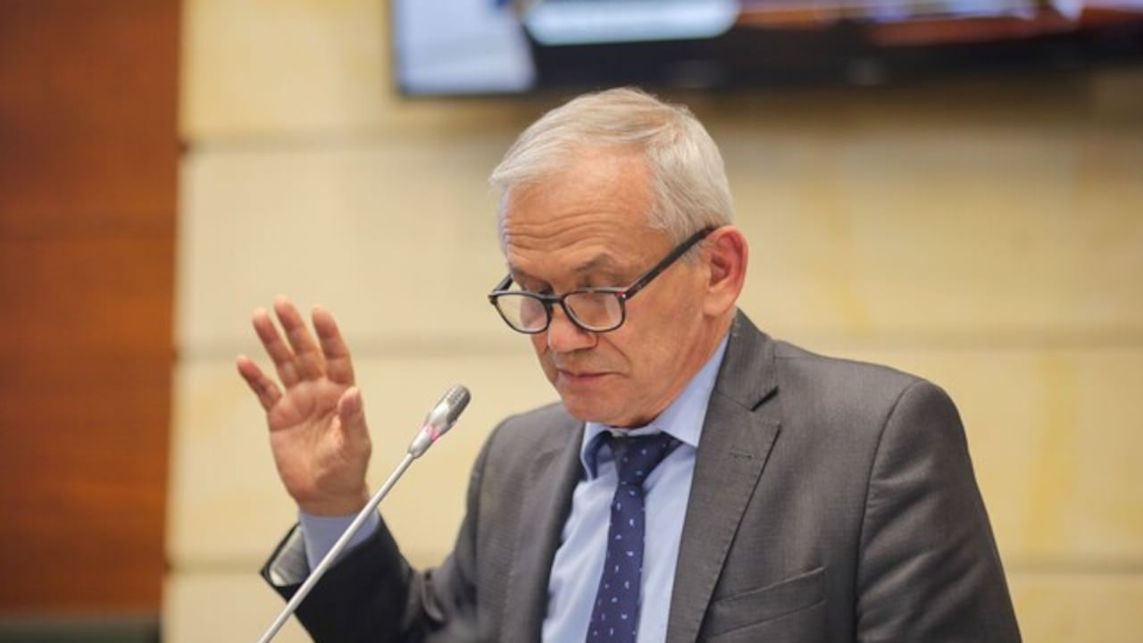 Se cumple en el Senado el debate al director de la Agencia Nacional de Inteligencia, Carlos Ramón González.