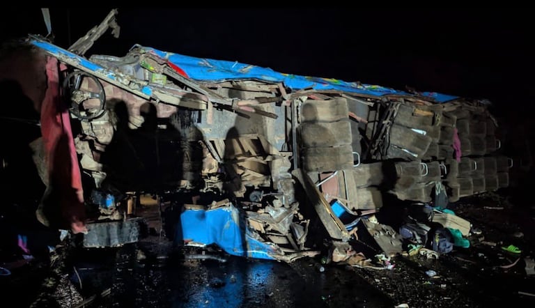 Así habría quedado el bus. Al menos 21 personas perdieron la vida por este hecho.