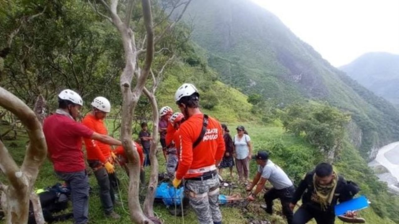 La joven mujer murió en Pozuzo, luego de intentar tomarse una fotografía en un mirador natural.