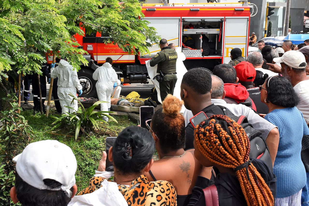 Las autoridades hicieron el levantamiento del cuerpo sin vida de una persona de sexo masculino en las aguas del Río Cali.