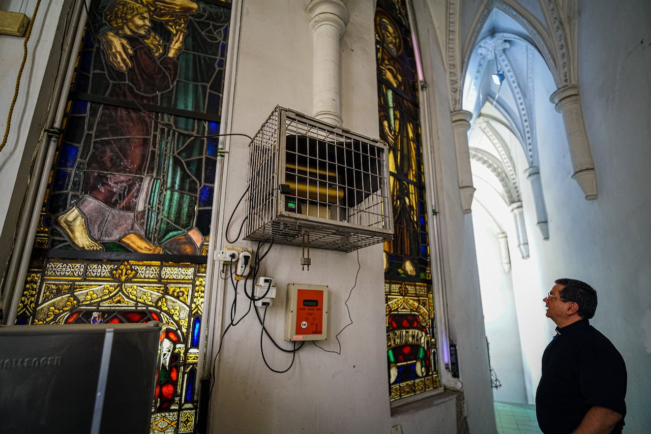 La emblemática iglesia La Ermita en Cali, Colombia, fue blanco de un acto de vandalismo el 6 de mayo de 2026. Un hombre ingresó violentamente, destruyendo varias imágenes religiosas y causando daños materiales, lo que la Arquidiócesis calificó como una "dolorosa profanación". Pero además la iglesia presenta un deterioro muy grave que se ha ido acrecentando a través de los años y requiere acciones urgentes. Foto: Jorge Orozco.