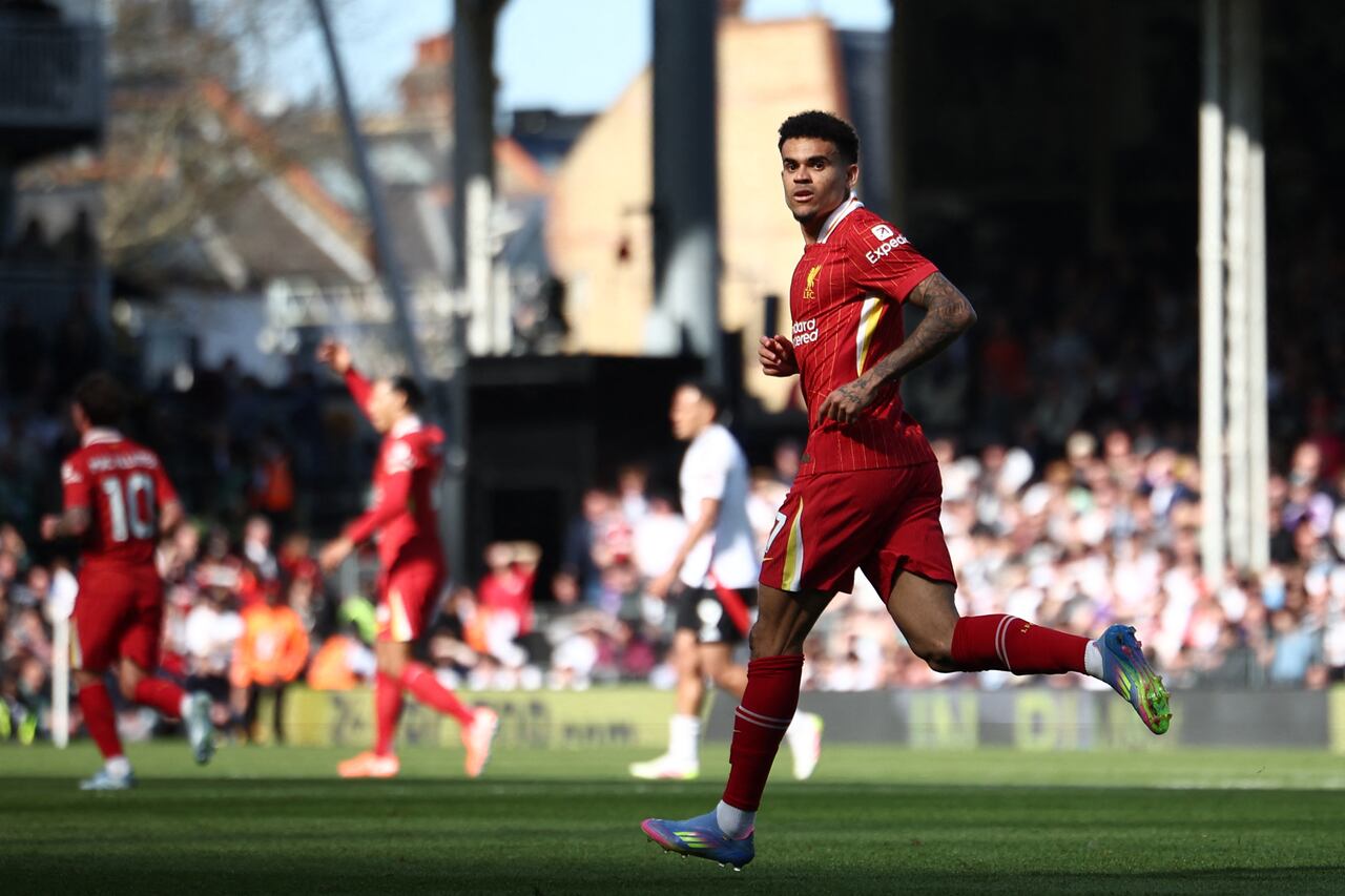 Liverpool's Colombian midfielder #07 Luis Diaz reacts after scoring their second goal during the English Premier League football match between Fulham and Liverpool at Craven Cottage in London on April 6, 2025. (Photo by HENRY NICHOLLS / AFP) / RESTRICTED TO EDITORIAL USE. No use with unauthorized audio, video, data, fixture lists, club/league logos or 'live' services. Online in-match use limited to 120 images. An additional 40 images may be used in extra time. No video emulation. Social media in-match use limited to 120 images. An additional 40 images may be used in extra time. No use in betting publications, games or single club/league/player publications. /