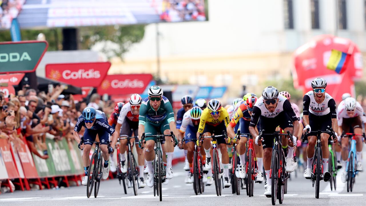ZARAGOZA, SPAIN - SEPTEMBER 07: (L-R) Kaden Groves of Australia and Team Alpecin-Deceuninck - Green points jersey, Juan Sebastian Molano Benavides of Colombia and UAE Team Emirates and Rui Oliveira of Portugal and UAE Team Emirates sprint at finish line during the 78th Tour of Spain 2023, Stage 12 a 150.6km from Ólvega to Zaragoza / #UCIWT / on September 07, 2023 in Zaragoza, Spain. (Photo by Alexander Hassenstein/Getty Images)