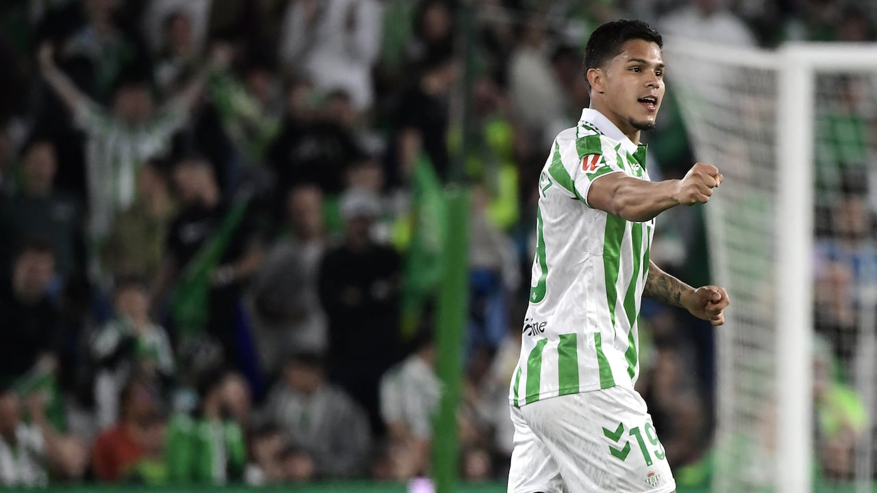 'Cucho' Hernández jugador del Real Betis.