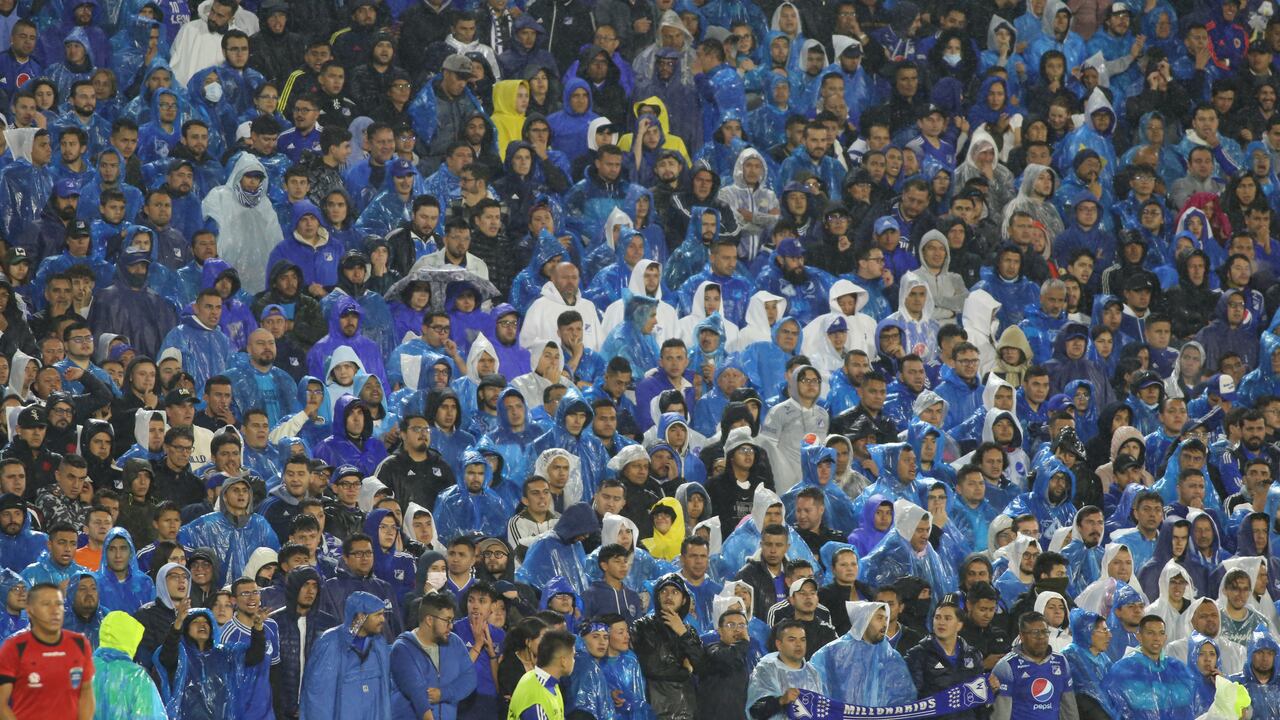Hinchas Millonarios en El Campín.