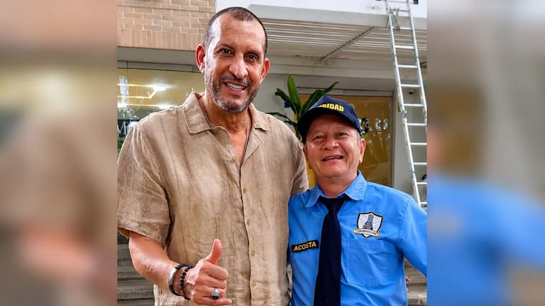 Víctor Acosta y el actor 'Flaco' Solorzano, quien ayudó a difundir su imagen en redes para poder encontrarlo.